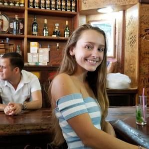 Meet your Posher, Olivia